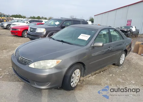 2005 Toyota Camry Le z USA, uszkodzony, nr VIN 4T1BE30KX5U507500